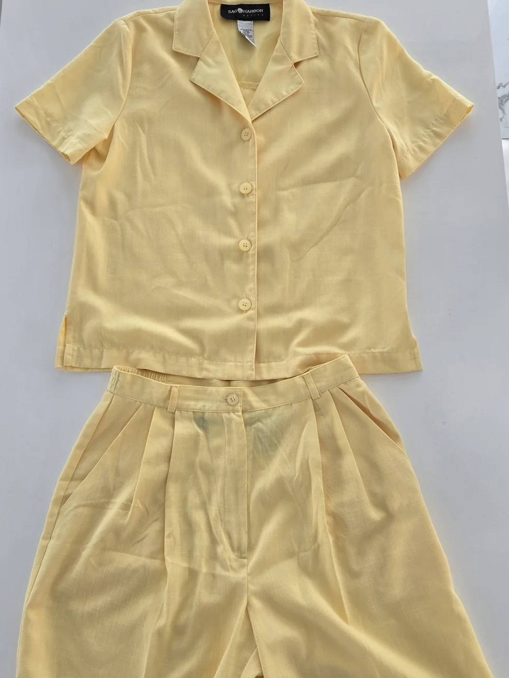 Sag Harbor Petite Pale Yellow Two-Piece Set Top Size 4 Short Size 6